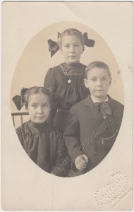 Three Kids Photo Taken By The Up To Date Studio pc1